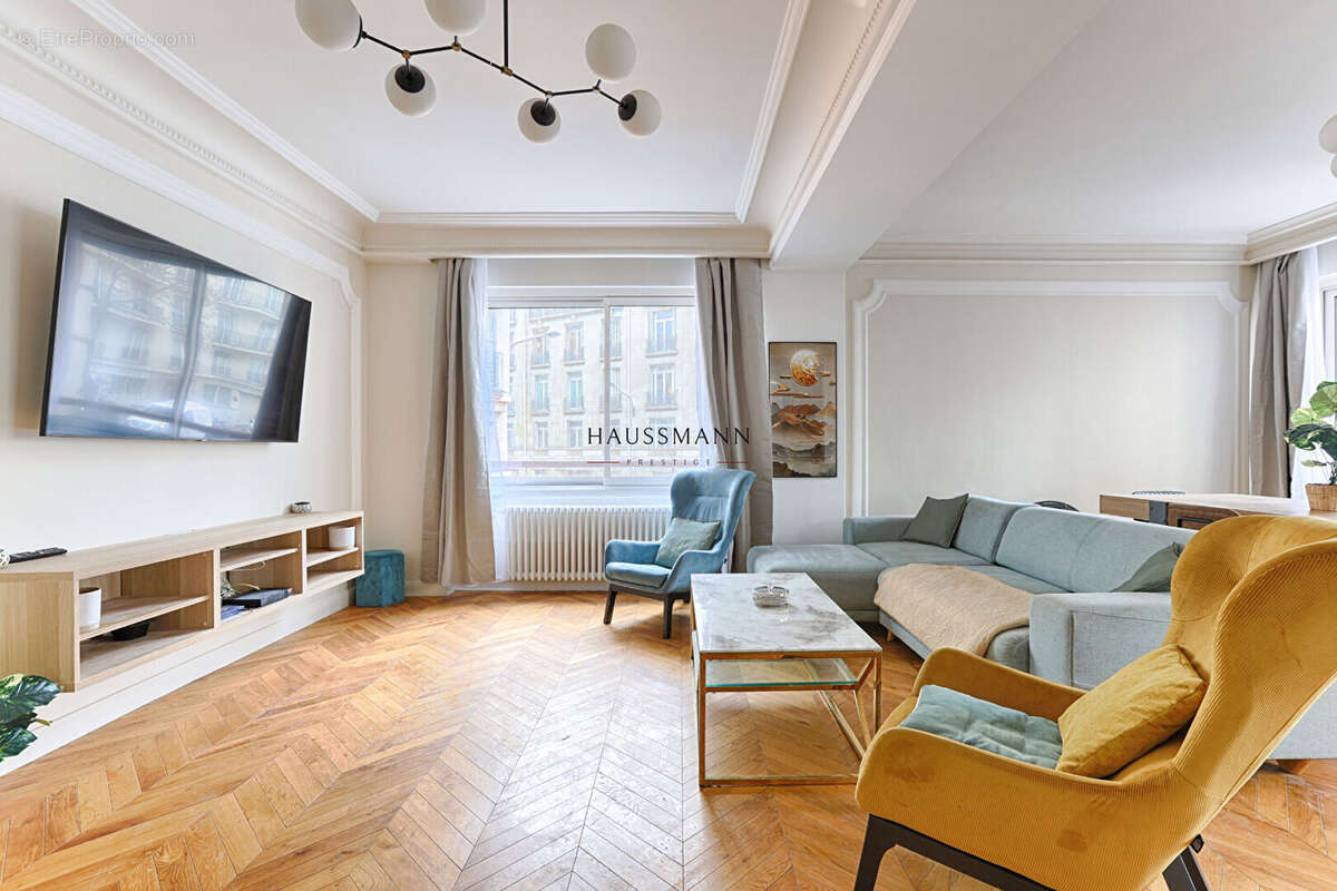 Appartement à PARIS-16E