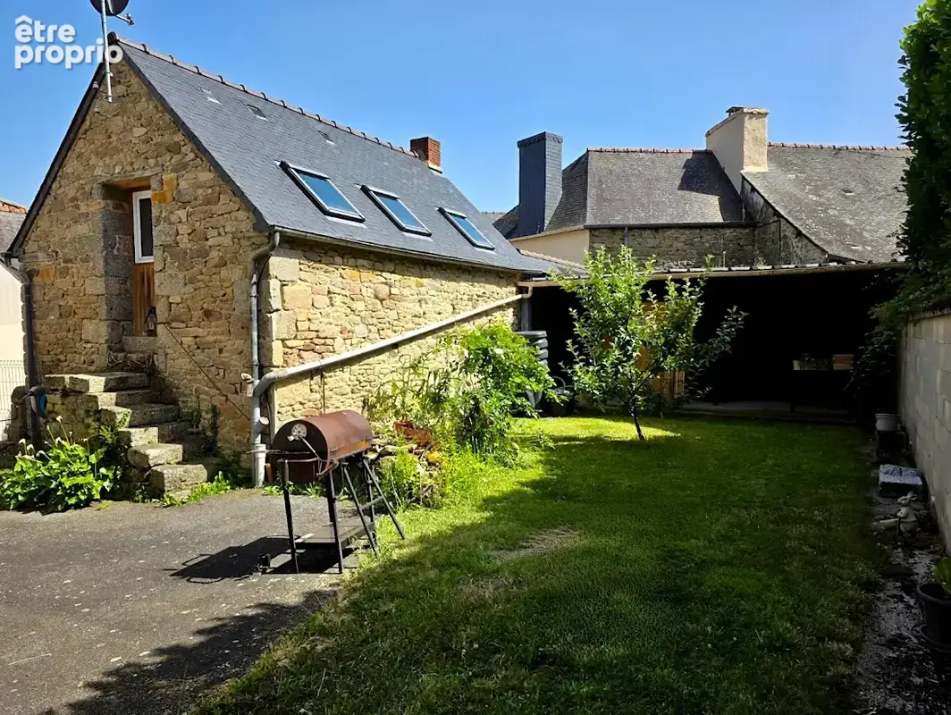 Rare sur le marché   Ensemble immobilier de caractère au cœur de Saint-Nicolas-du-Pélem (22480) - photo 2