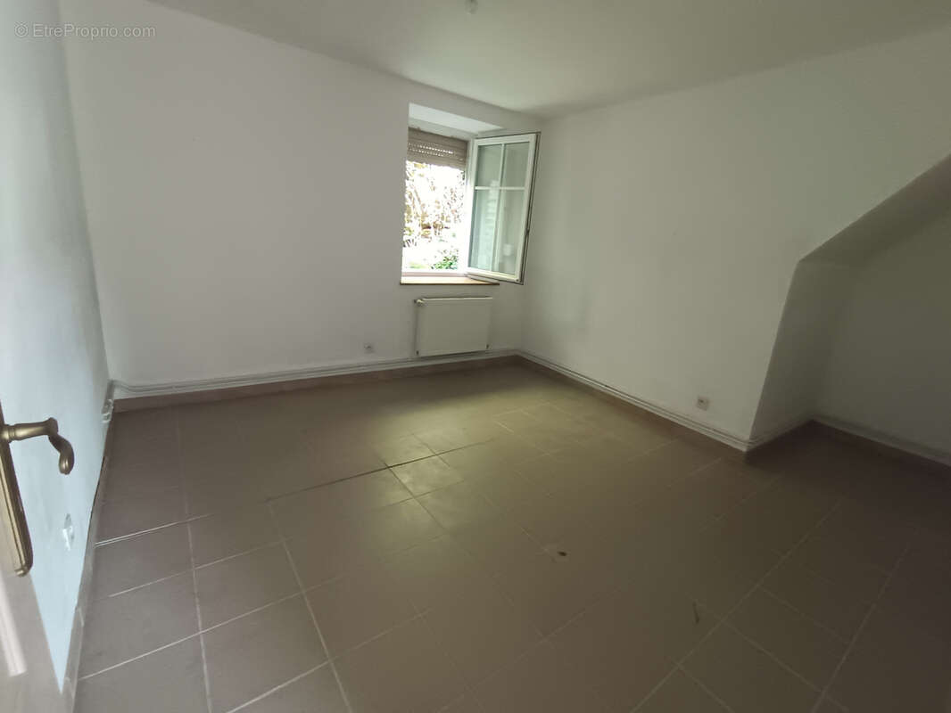 Idéal pour un investissement locatif ou un premier achat cet ensemble de deux appartements venus en un seul lo - photo 5