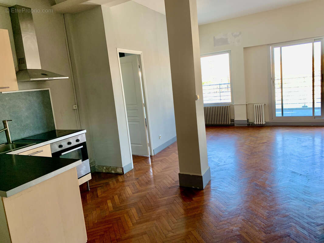 Appartement à MARSEILLE-7E