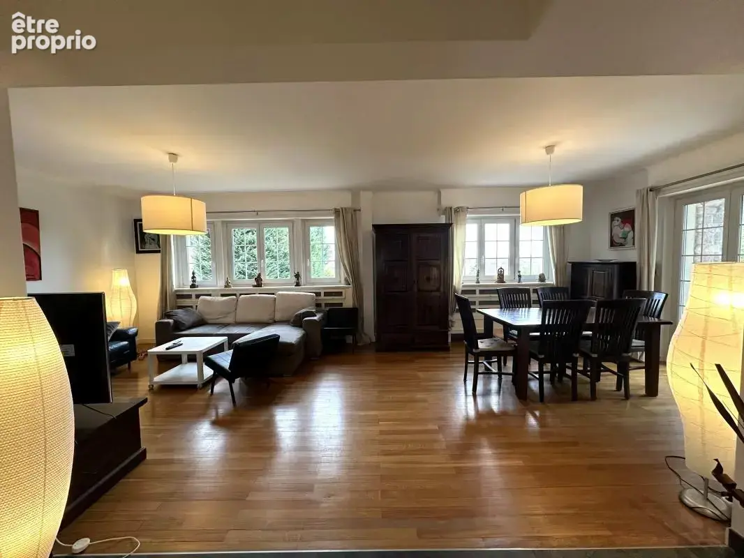 PFASTATT – grande villa avec piscine extérieure et appartement en rez-de-jardin - photo 3