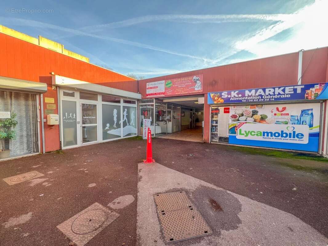 A vendre locaux commerciaux 321m2 - photo 4
