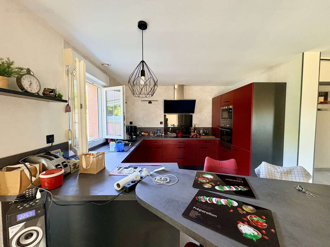 EN exclusivité:  Belle maison familiale avec piscine sur un terrain de 1 187 m2 - photo 4