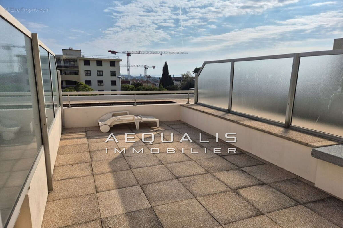 Appartement à SAINT-LAURENT-DU-VAR