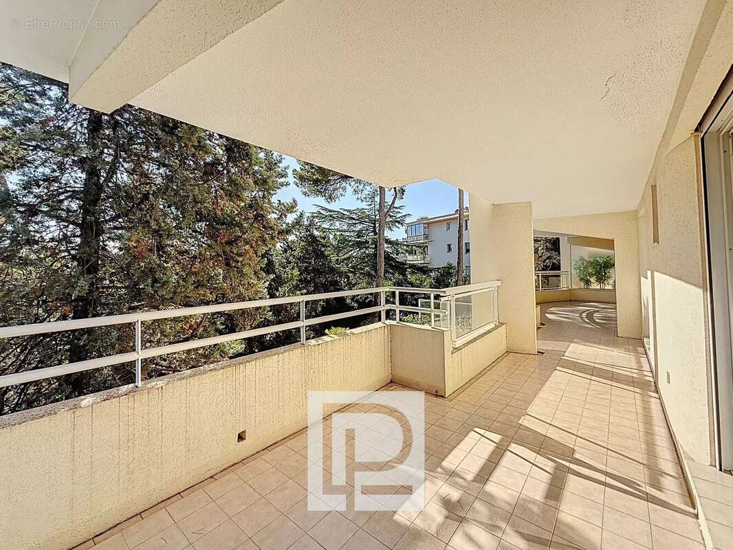 Appartement à LE CANNET