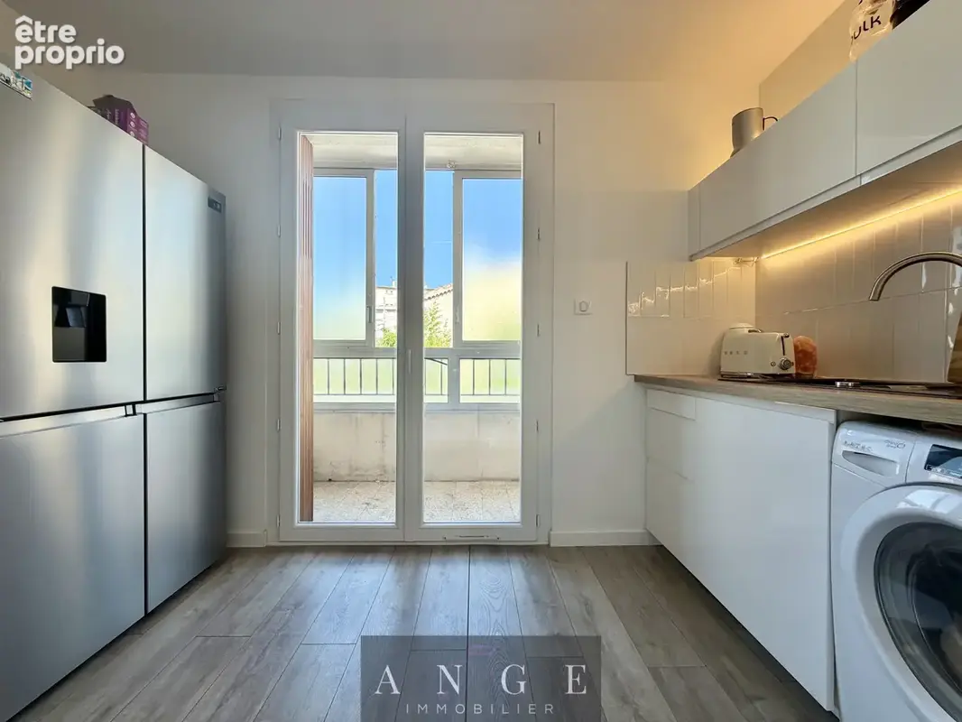 Appartement t4 - 70m2 - balcon - garage - cave - quartier claret / hôpital saint anne - photo 8