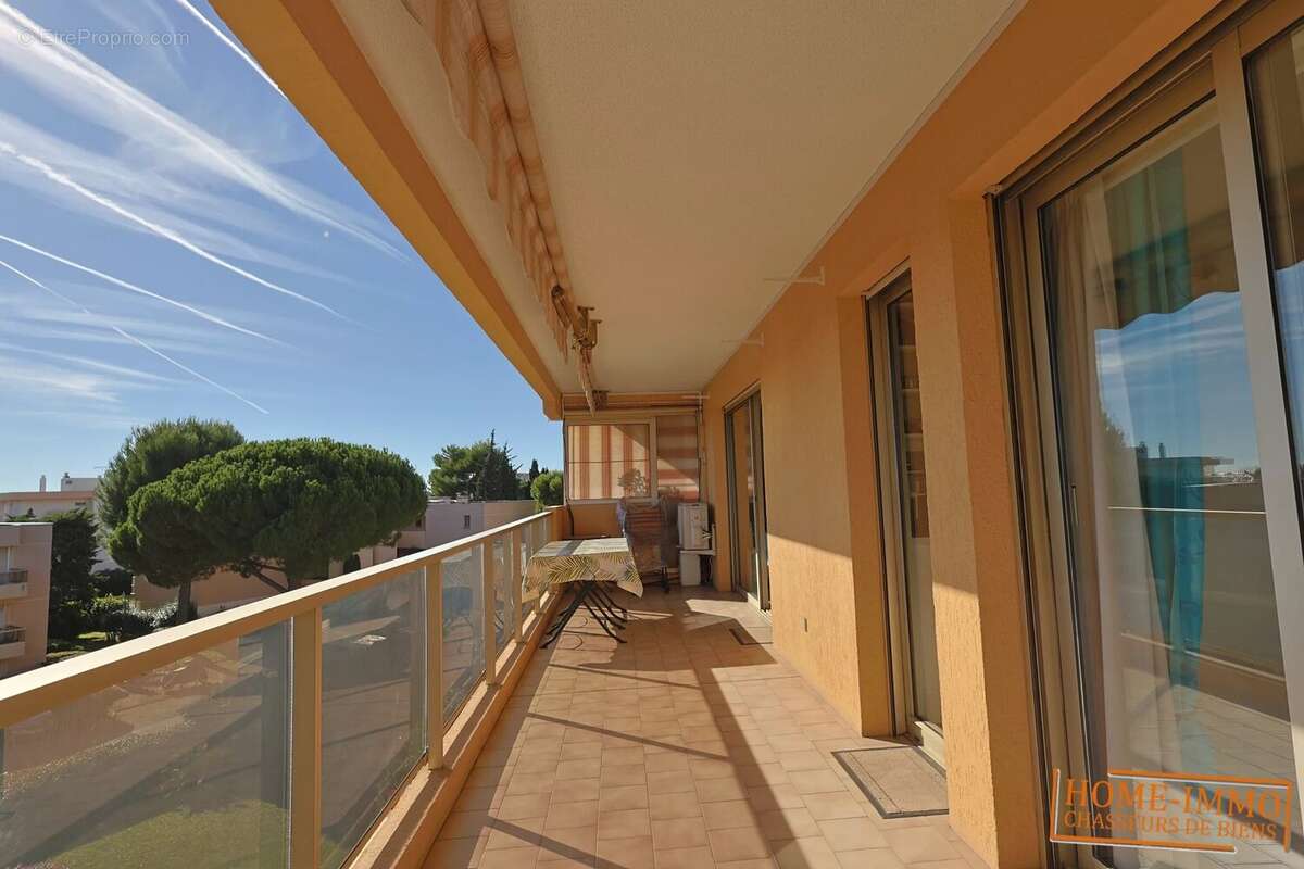 Appartement à VALLAURIS