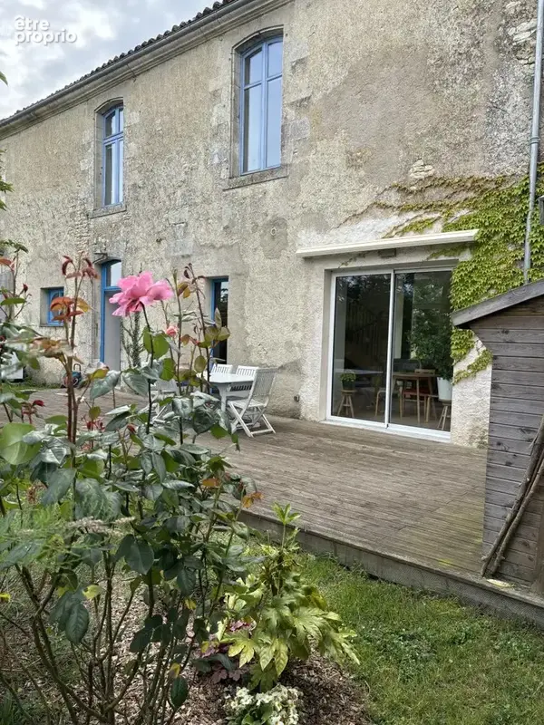 Maison 5 pièces 140 m² à vendre à Saint-Saturnin-Du-Bois (17700) - photo 2