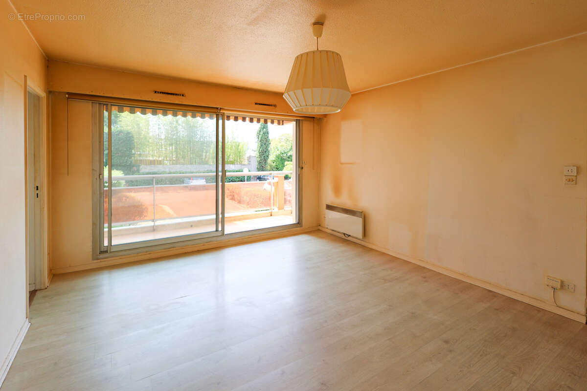 Cauderan - t3 avec ascenseur balcon et parking - photo 2