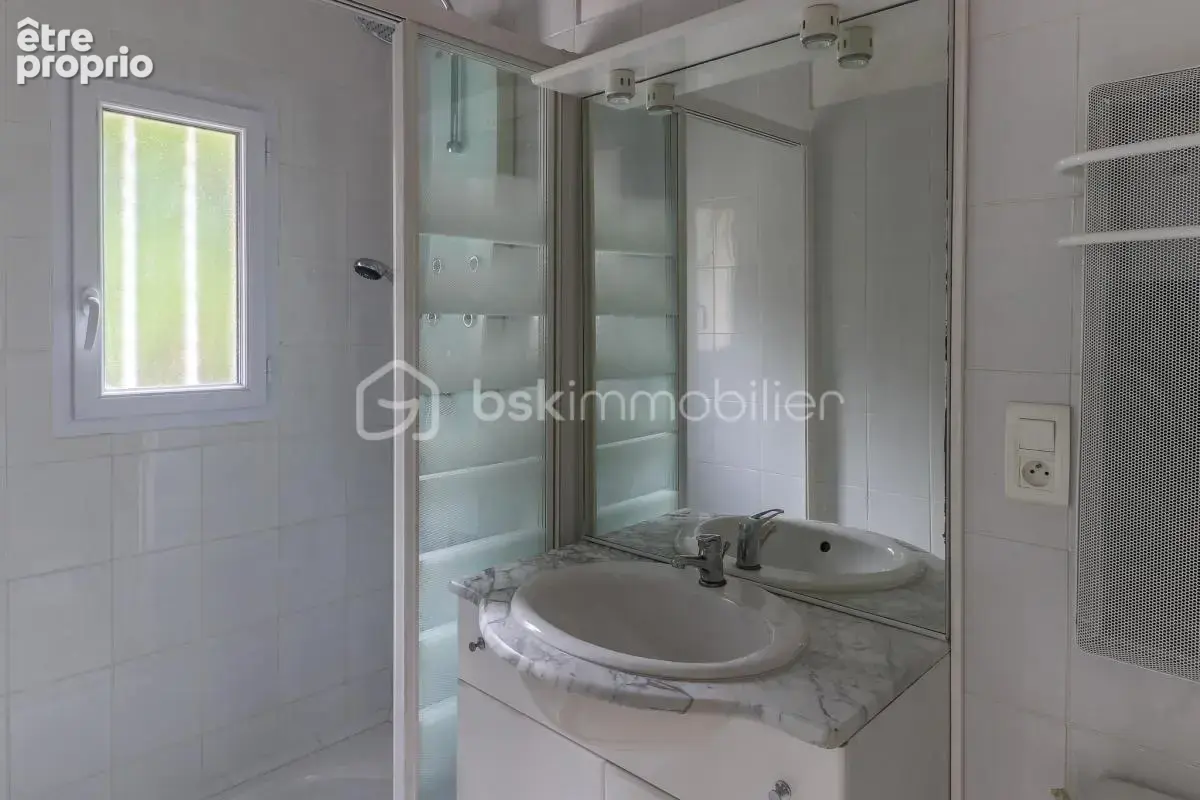  Maison familiale 3 chambres – Grand jardin – Sous-sol total – Garage – Gare RER D à pied - photo 15