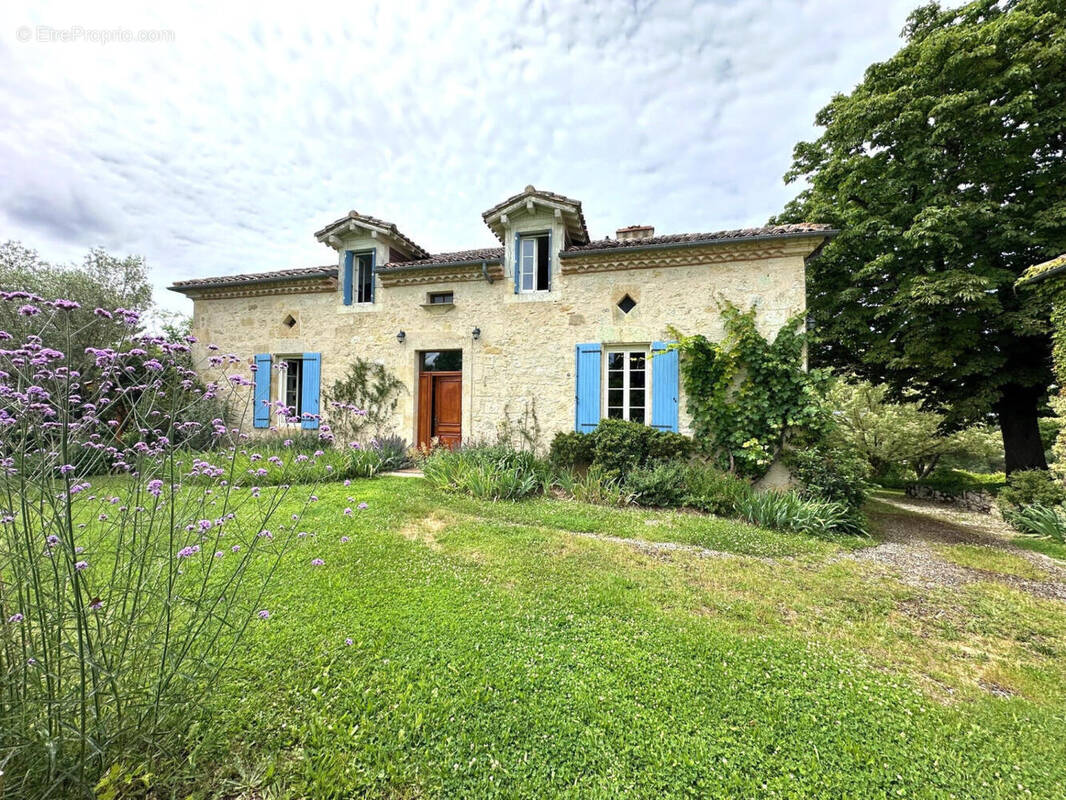 CHARTREUSE du 19ème avec gîte et piscine - photo 2