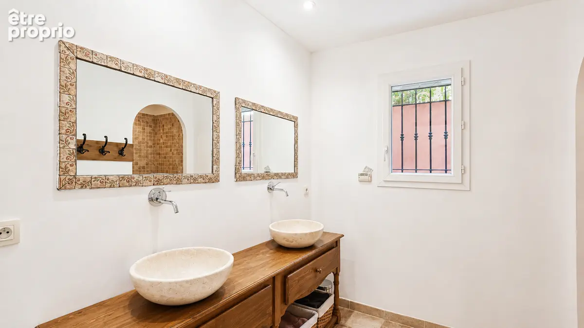 Villa neo-provencale avec vue mer dans un domaine prive - photo 17