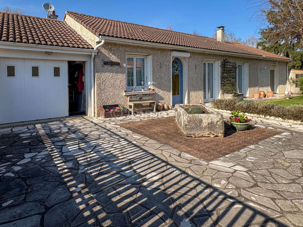 Maison à SAUZE-VAUSSAIS