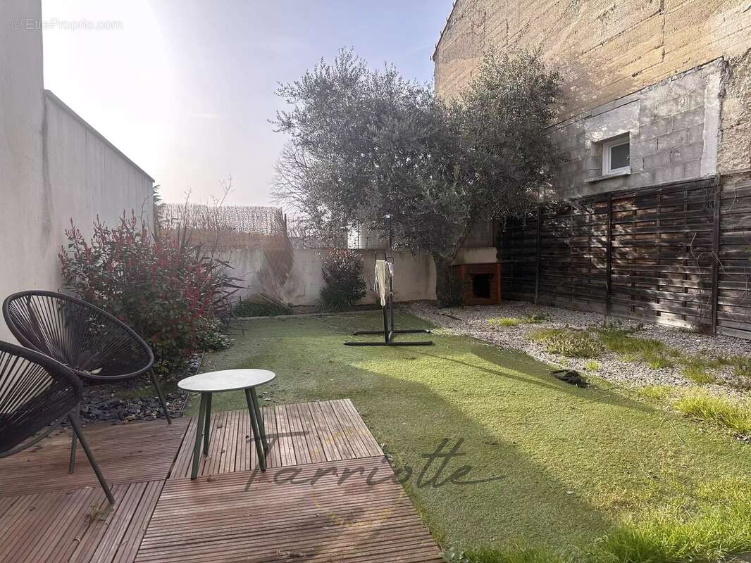 Maison à MALATAVERNE