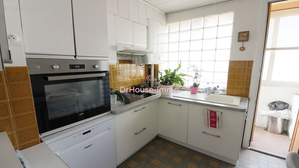 Appartement à MARSEILLE-4E