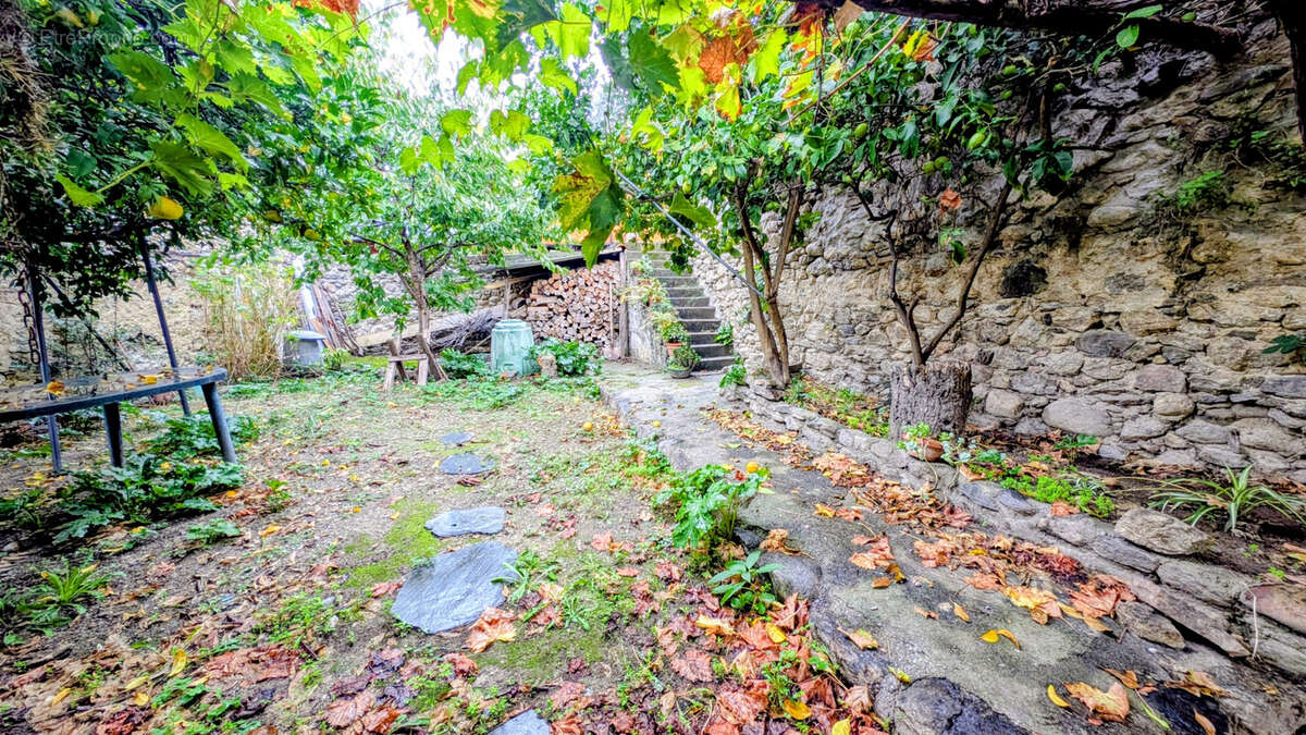 Maison à LAROQUE-DES-ALBERES