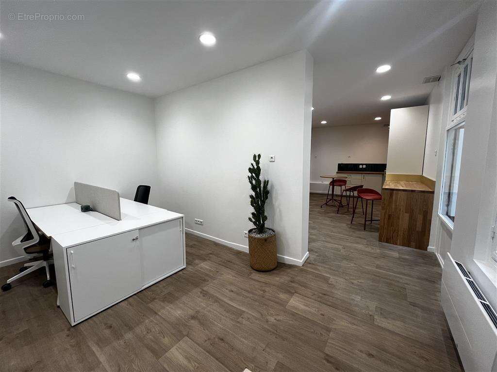 Commerce à PARIS-16E