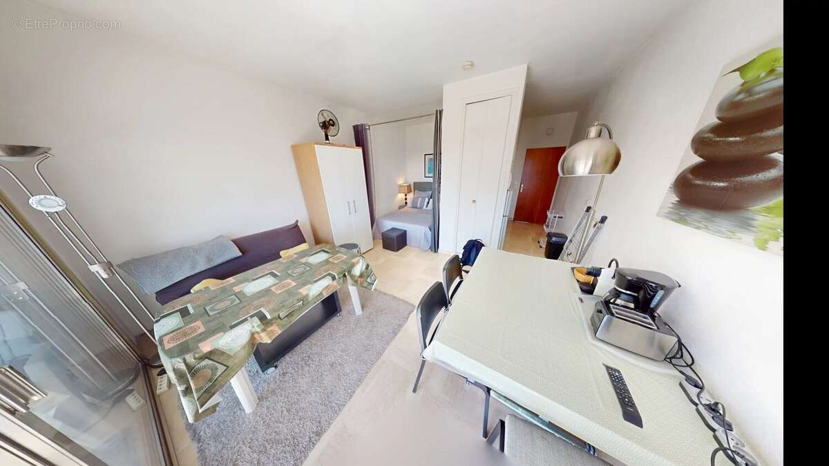 Appartement à VILLENEUVE-LOUBET