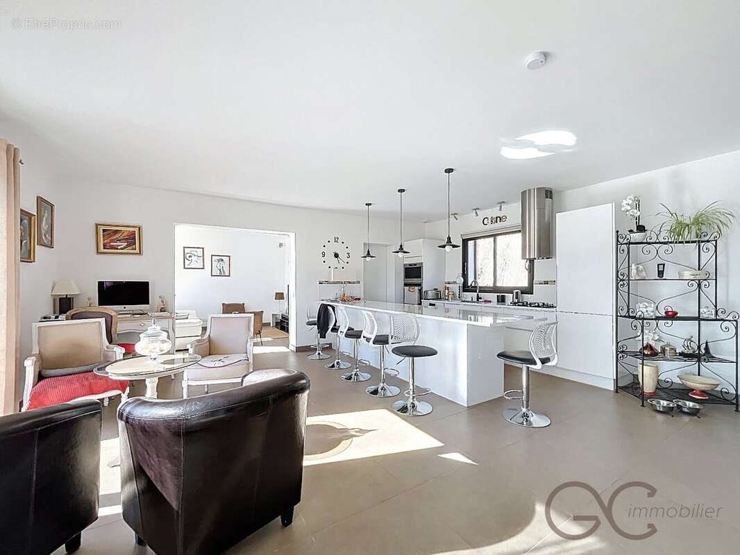 Maison à SAINT-CHINIAN