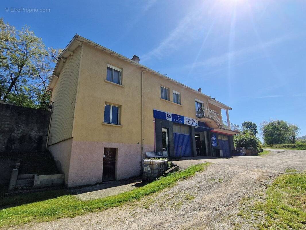 Commerce à SAINT-PIERRE-DE-RIVIERE
