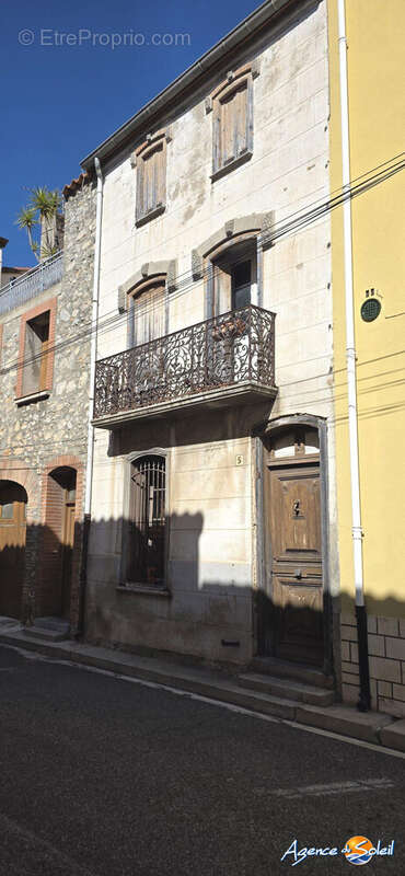 Maison à OPOUL-PERILLOS