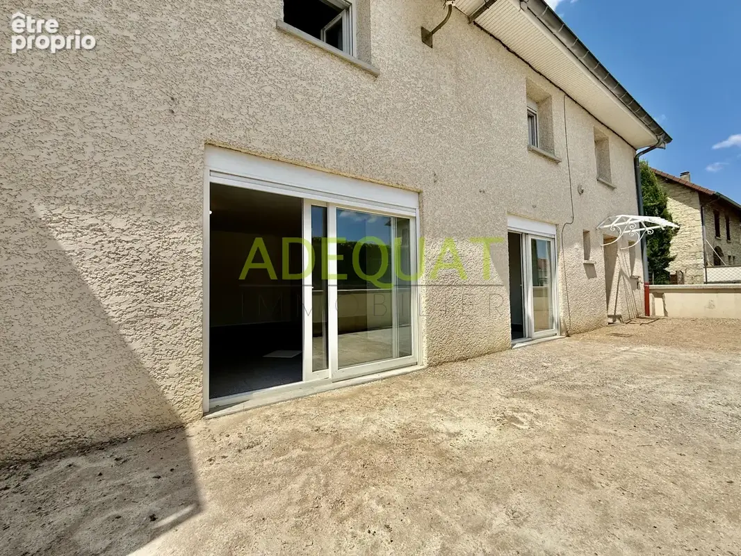 VENERIEU, Maison individuelle / 4 chambres / garage attenant / cour intérieur... - photo 2