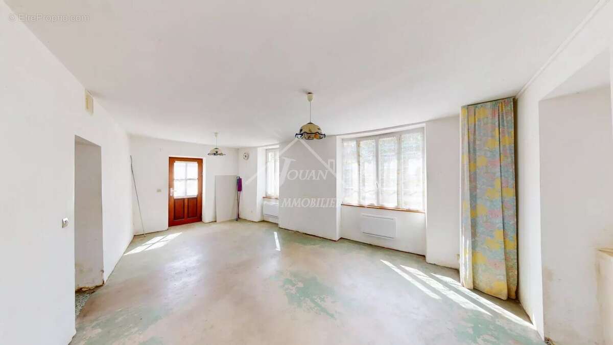 Maison à BELLENAVES