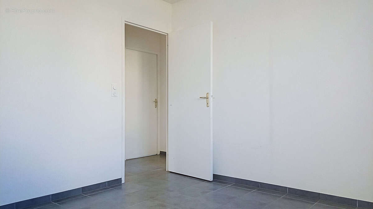 Maison récente, plain pied, 3 chambres, Garage - photo 8