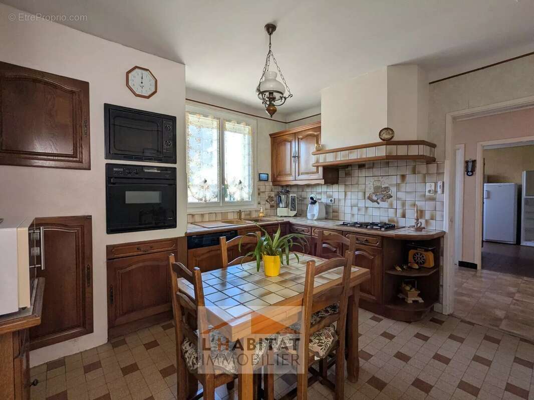 Maison à PINS-JUSTARET