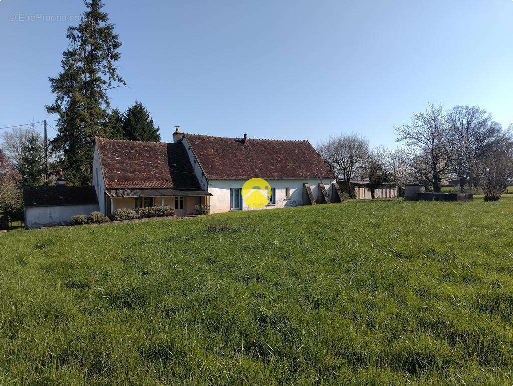 Maison à LURCY-LEVIS