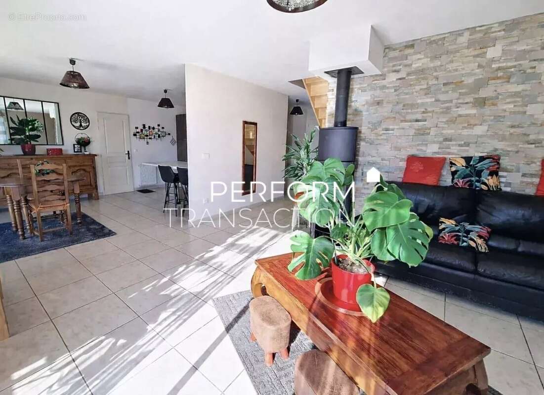 Maison à CHEVRIERES