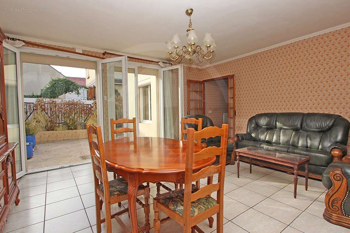 Maison à SAINT-CYR-L'ECOLE