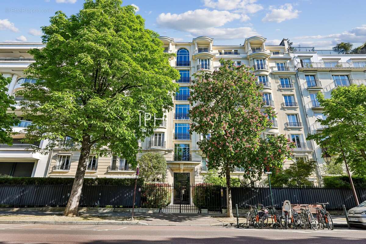 Appartement à NEUILLY-SUR-SEINE