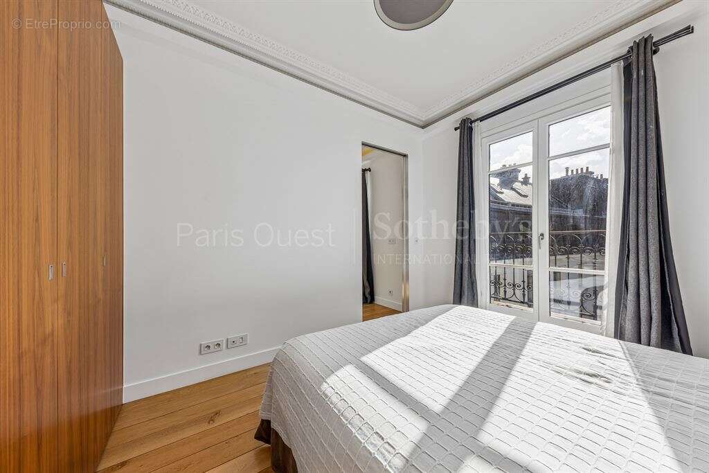 Appartement à PARIS-8E