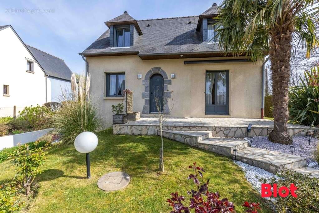 Maison à MONTREUIL-LE-GAST