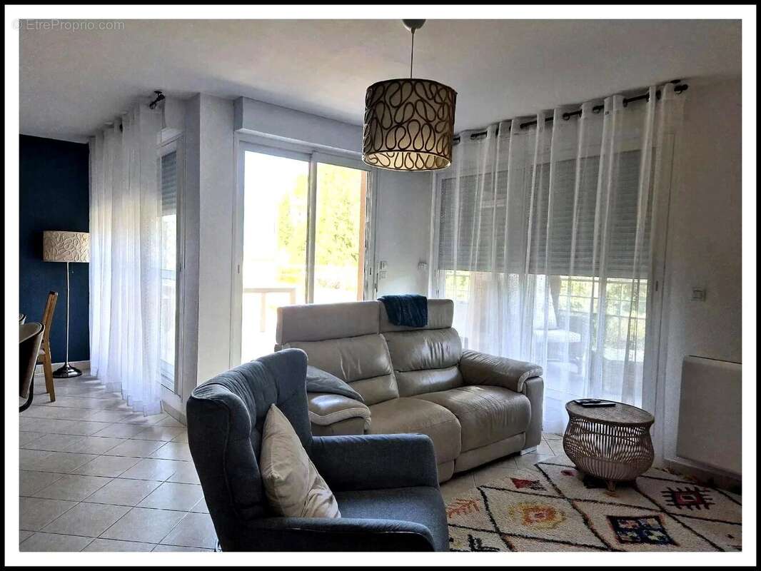 Appartement à BAGNOLS-SUR-CEZE