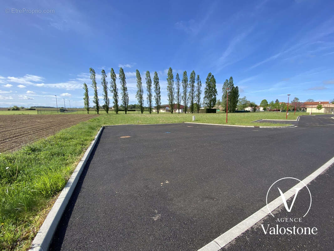 Terrain à MIRAMONT-SENSACQ