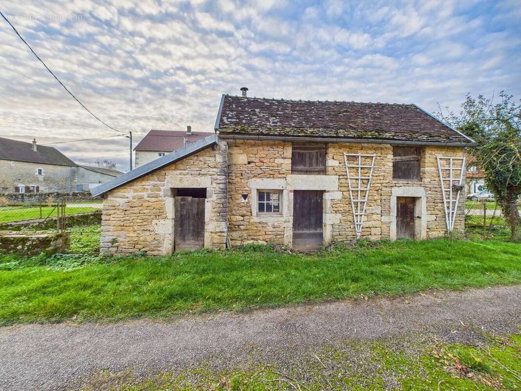 Maison à MONT-SAINT-JEAN