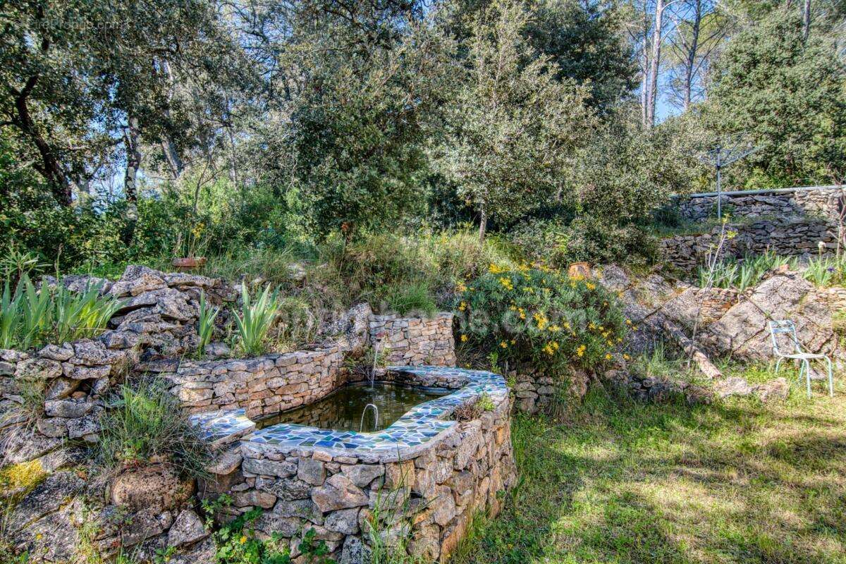 Superbe Villa de 8 Pièces à Cotignac (83) – 182 m² habitables avec piscine, sur 2500 m² de terrain paysager - photo 10