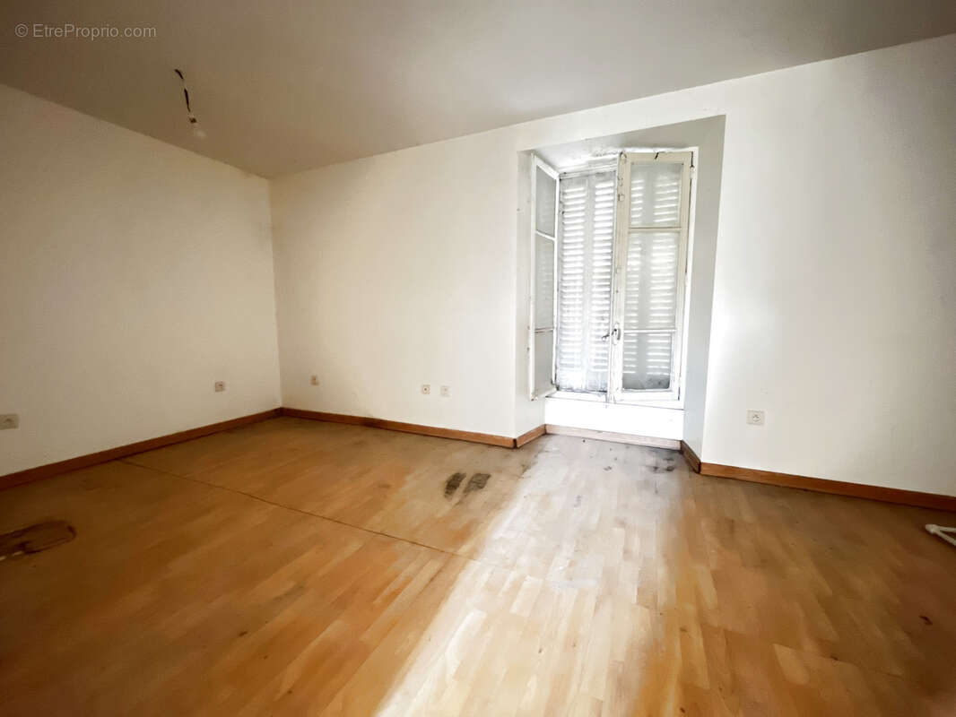 HIDRI IMMO PLUS vous propose un Ensemble immobilier unique à fort potentiel : Maison, Atelier et Dépendances - photo 10