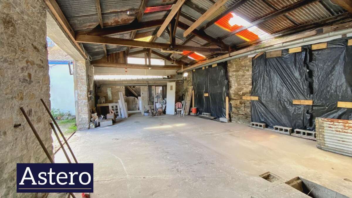 Garage individuel polyvalent de 235 m2 à Pontivy - photo 3
