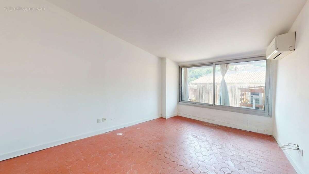 Maison de village de caractère avec garage, terrasse panoramique et plus de 240 m² utiles – Le Luc-en-Provence (83340) - photo 2