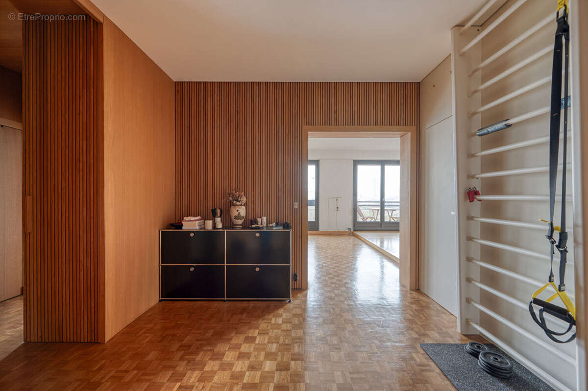 Appartement à PARIS-16E