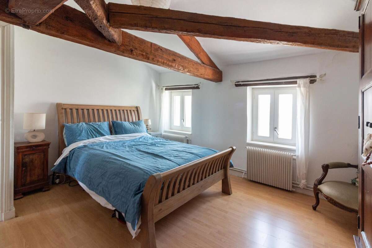 Maison en pierre spacieuse avec piscine - photo 10