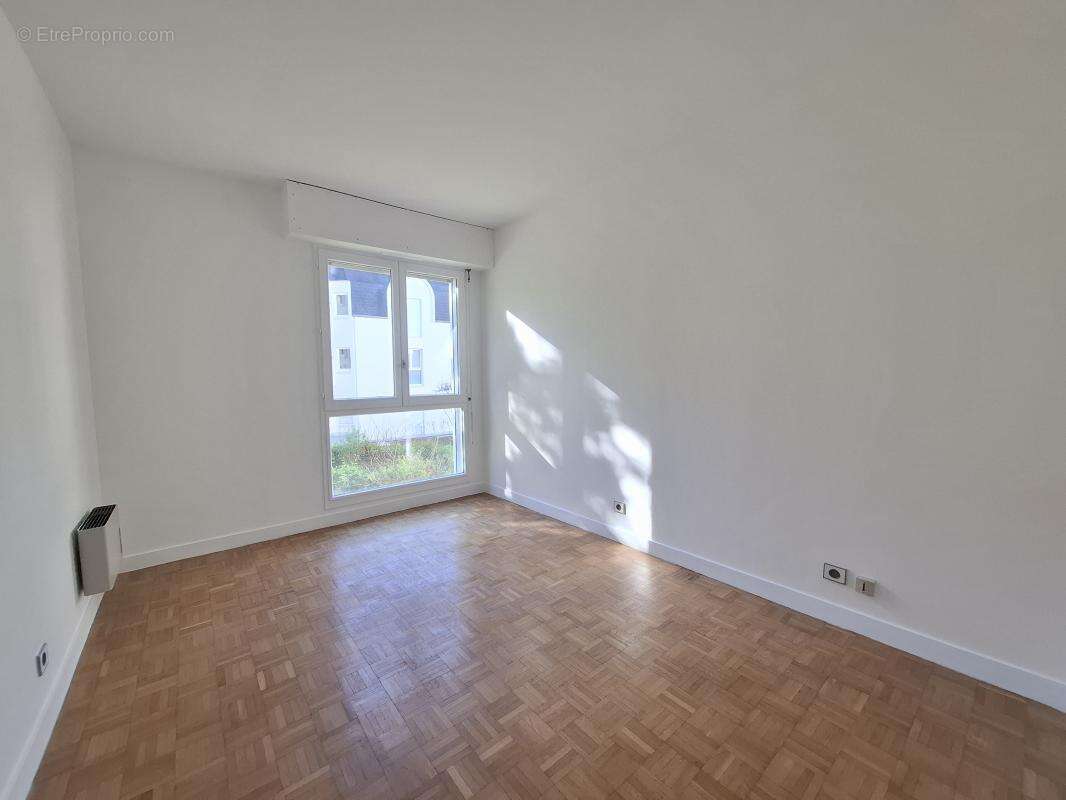 Appartement à LA GARENNE-COLOMBES