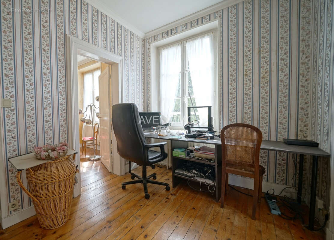 Maison à LA QUEUE-LES-YVELINES