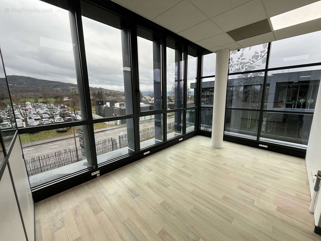 Commerce à CHALLES-LES-EAUX