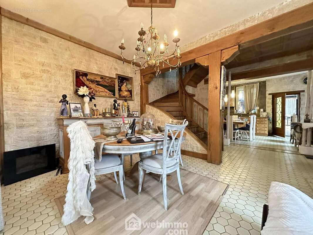 Maison 196 m² à Crecy-Sur-Serre  - photo 32