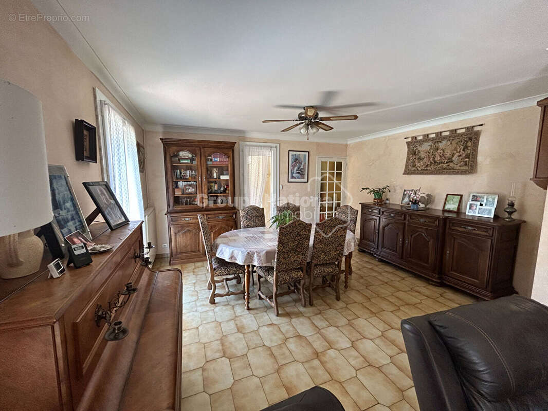 Maison 5 chambres sur parcelle de 1364 m² avec piscine et grand garage - Aubignan - photo 15