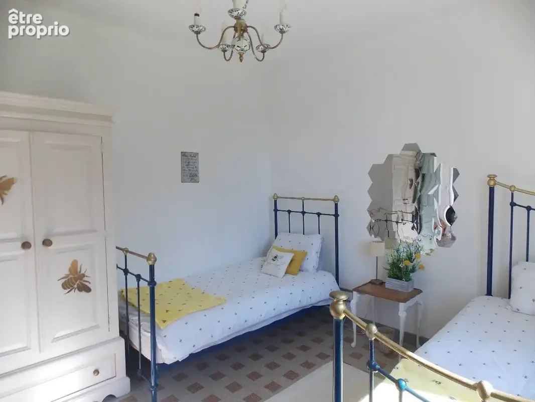 Belle maison individuelle en pierre rénovée de 6 chambres avec belle piscine et grand jardin attenant. - photo 11